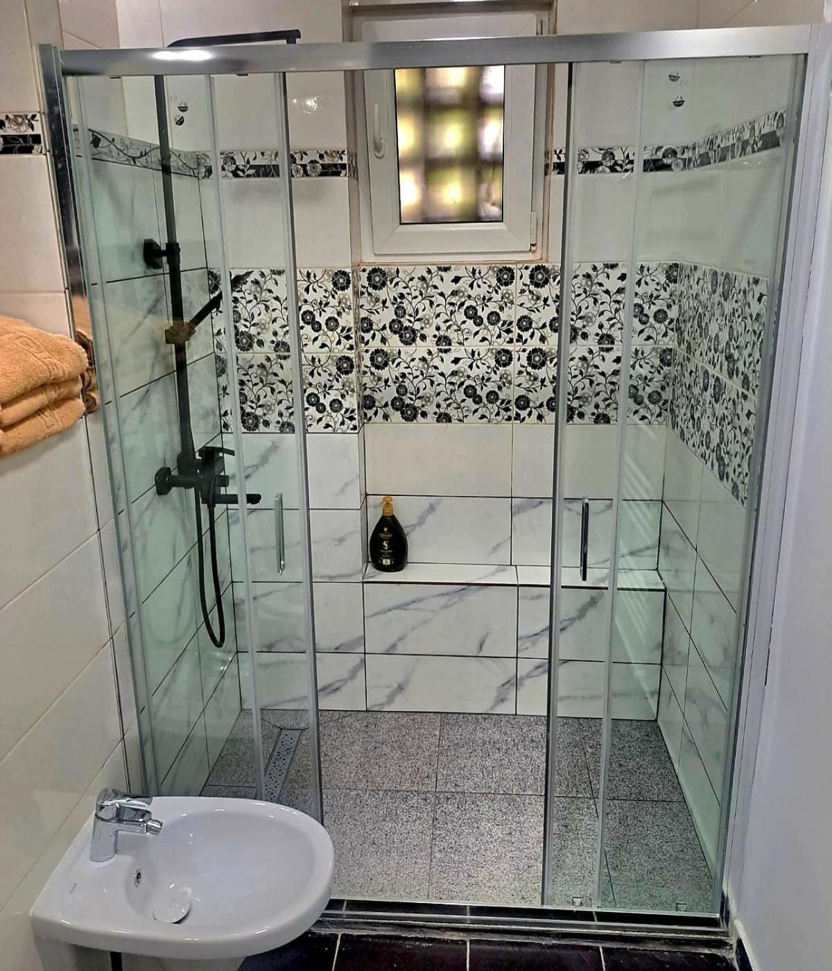 Apartament 3 Camere Hd Hunedoara Esterno foto